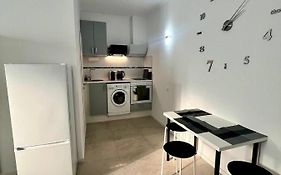 Neuwertiges Apartment Mit Schnellem Wlan, Glasfaser, Kostenlose Privatparkplatz Auch Fuer Transporter Geeignet R24